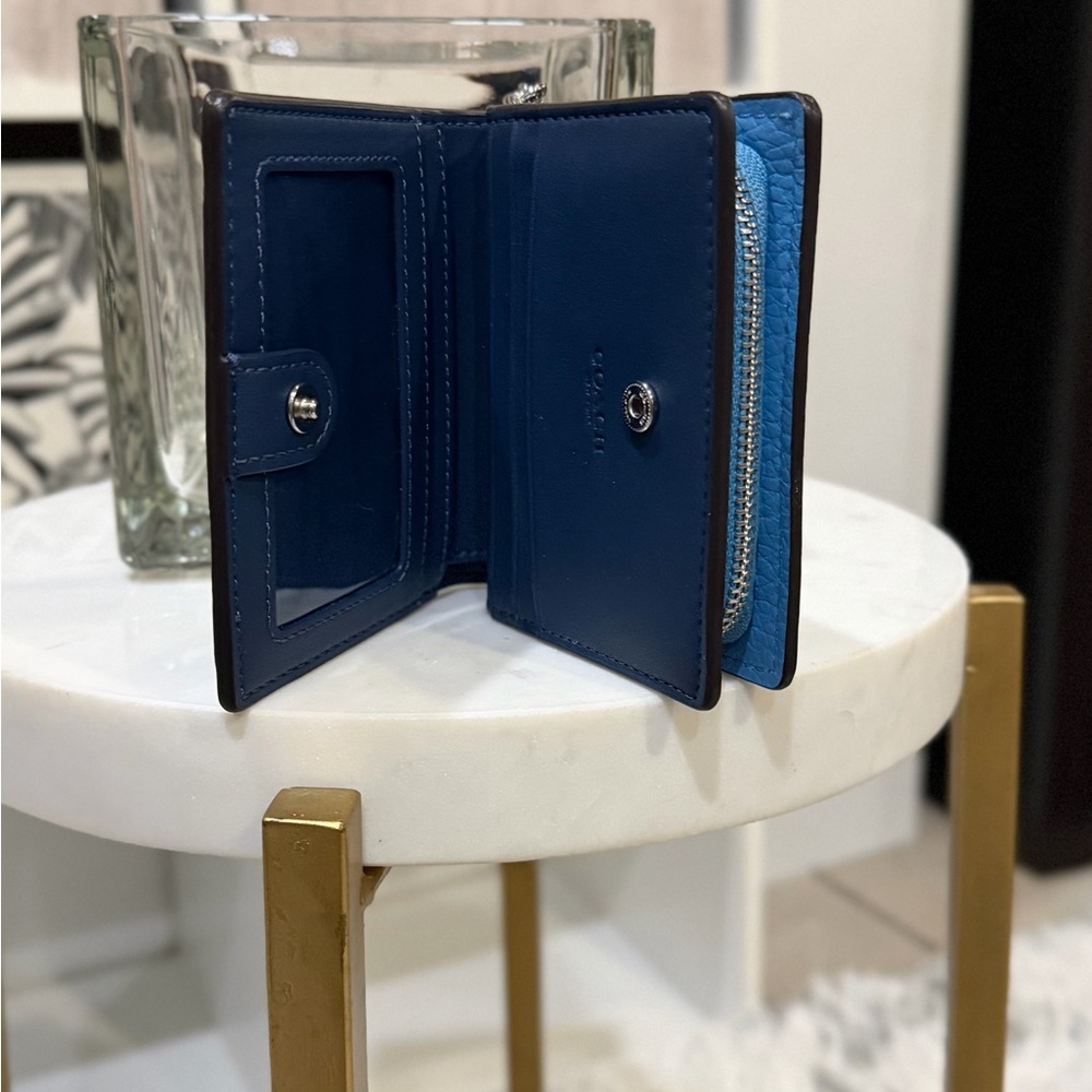 Coach Small Zip Around Wallet – Pebbled Leather – Light Blue - Picture 3 of 13